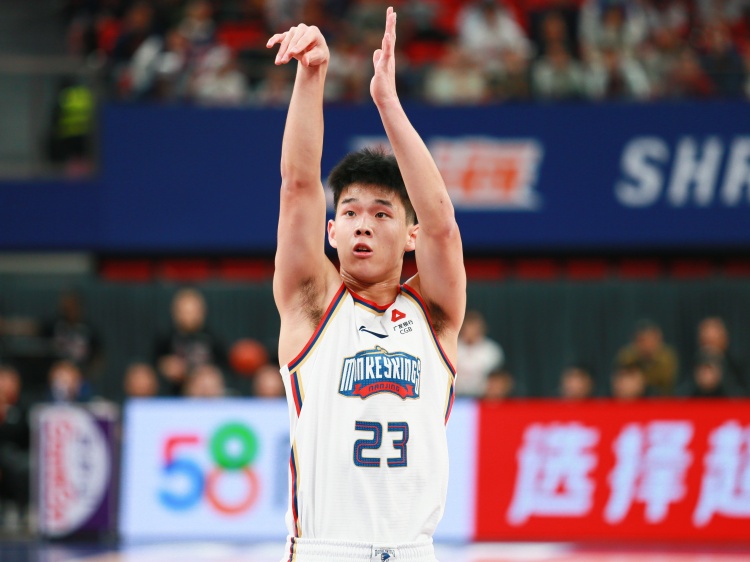 狀態(tài)可以！林葳半場8中5拿到13分1板1助